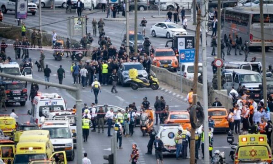 Pamje nga sulmi terrorist ne Jeruzalem ku mbetën disa persona të vdekur