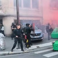 Qindra protestues në Francë përpiqen të pushtojnë metronë e Parisit