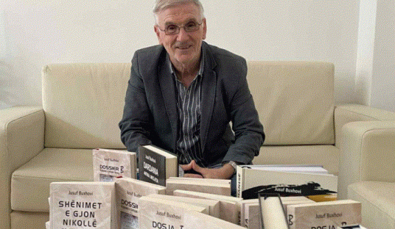 Historiani Jusuf Buxhovi i dhuroi një kontigjent librash bibliotekës 'Hivzi Sulejmani'