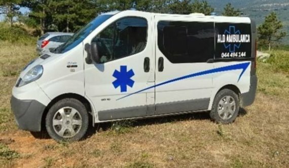 Autoambulanca me targa të Serbisë hyn ilegalisht në Kosovë