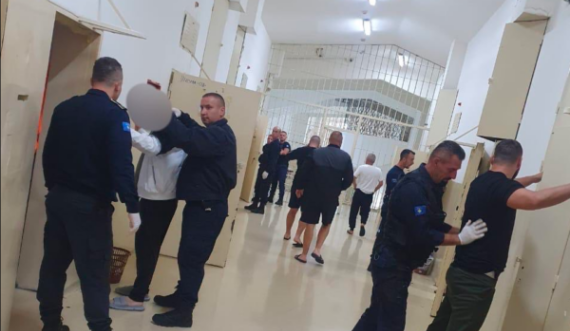 Policia  me operacion bastisjeje në burgun e Dubravës