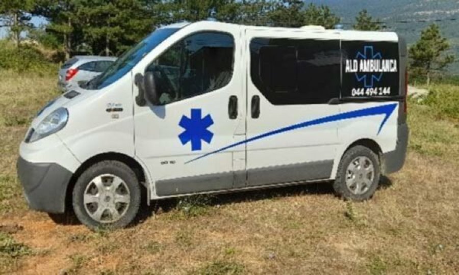 Autoambulanca me targa të Serbisë hyn ilegalisht në Kosovë