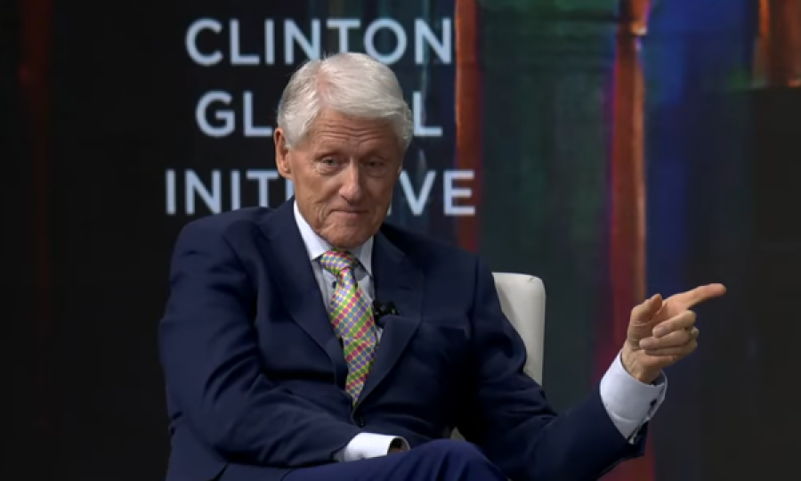 Clinton: Më shihnin të çmendur kur intervenova në Kosovë