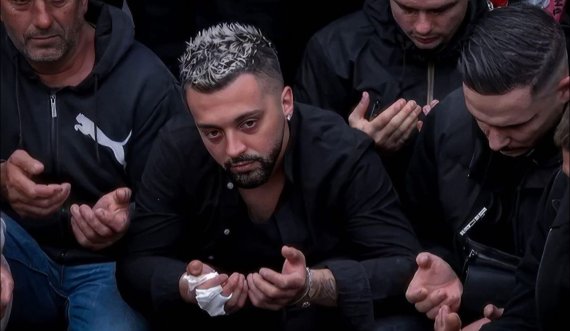 Ky detaj i babait të Gjestit në ceremoninë mortore thyen zemrat e publikut 
