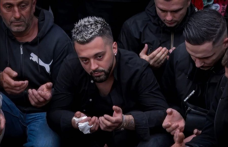 Ky detaj i babait të Gjestit në ceremoninë mortore thyen zemrat e publikut 