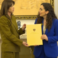 Osmani ia dorëzon Haxhiut pozitën e ushtrueses së detyrës së presidentes