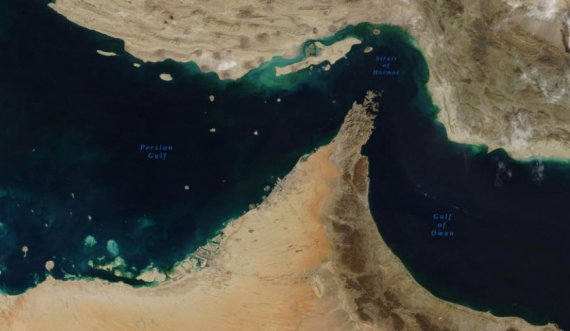 CIA paralajmëron: Ngushtica e Hormuzit mund të mbetet e mbyllur