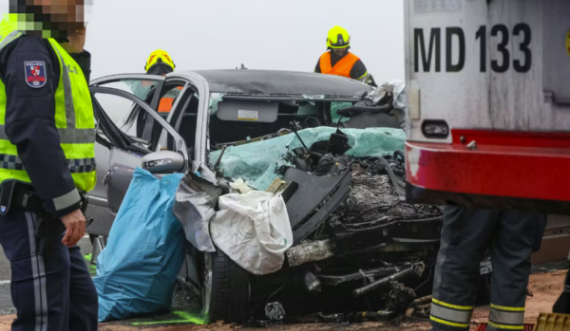 Vdes tragjikisht i riu nga Kosova në një aksident 