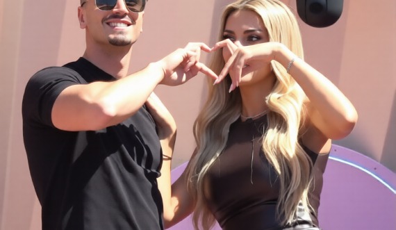 Mateo emocionohet nga mesazhi i Brikenës: Të pres me fitore, të dua