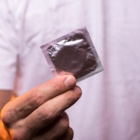 Paralajmërohet shtrenjtim i prezervativëve