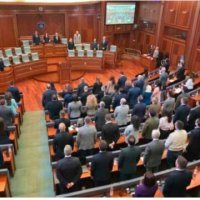 Deputetët kanë mbajtur një minutë heshtje në nderim të akademik Rexhep Qosjes