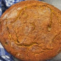 Recetë: Bukë misri me presh dhe ullinj