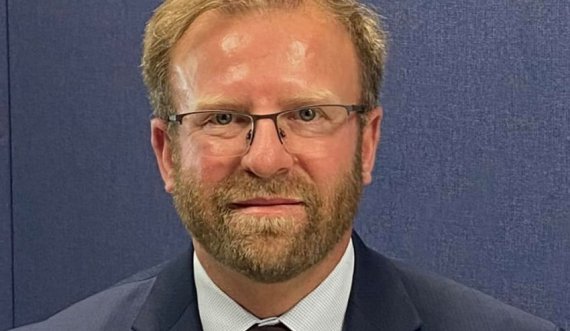 Abazi: Kurti e riktheu Osmanin afër për t’ia ngulur një thikë 