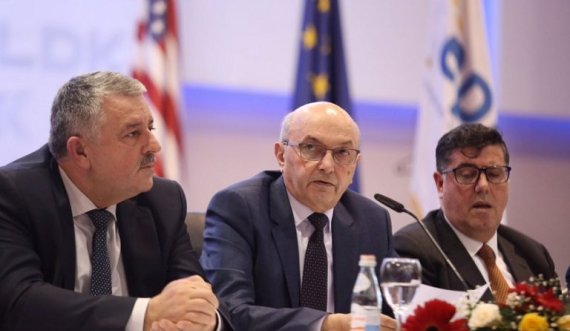 Mulliqi: Klani i Isa Mustafës si ndër rrënuesit të LDK-së e vazhdoi me Abdixhikun