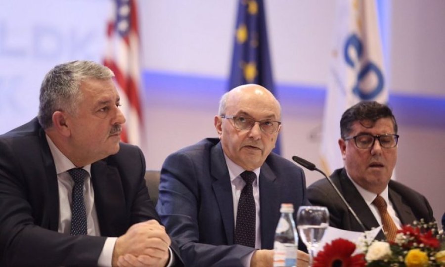 Mulliqi: Klani i Isa Mustafës si ndër rrënuesit të LDK-së e vazhdoi me Abdixhikun