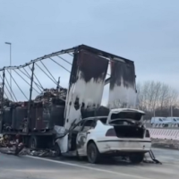 Aksident i rëndë: Një veturë pasagjerësh u përplas me një kamion