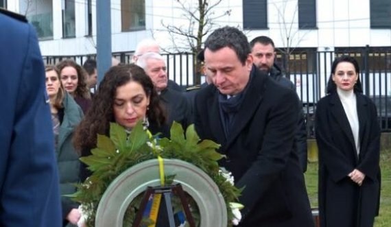 Vjosa Osmani e Kurti bëjnë nderime te varri i Adem Demaçit