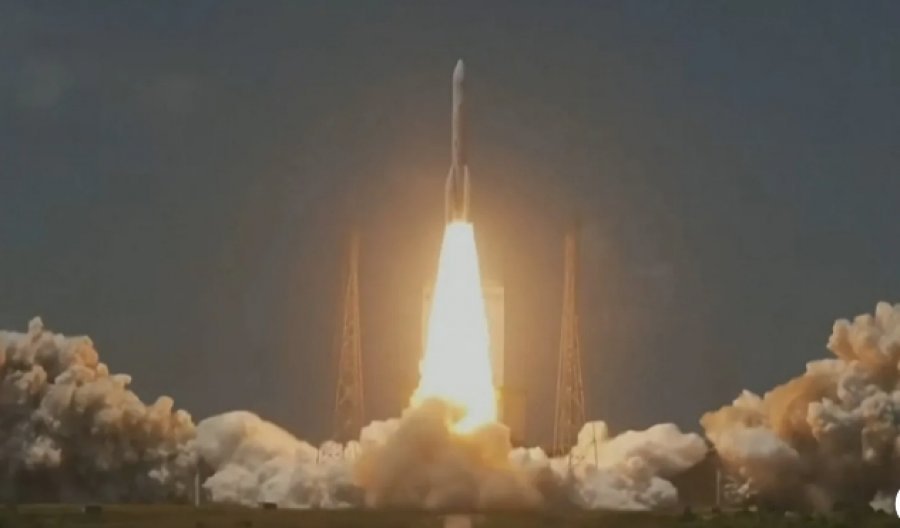 Versioni më i fuqishëm i raketës Ariane 6 të Evropës u nis duke mbajtur 32 satelitë 