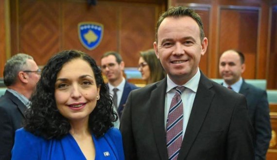 Peci mesazh opozitës: 'Mos jau pinë sorra mendtë mos me qëndru në sallë kur zgjidhet Presidentja Vjosa Osmani'