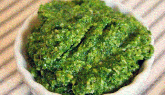 Recetë: Pesto me arrë dhe rukola