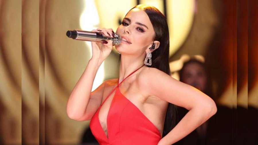 Këngëtarja e njohur e pranon publikisht: Jam shqiptare