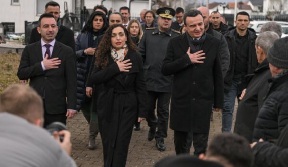 Osmani, Basha e Kurti bëjnë homazhe te varret e Jusuf e Bardhosh Gërvallës