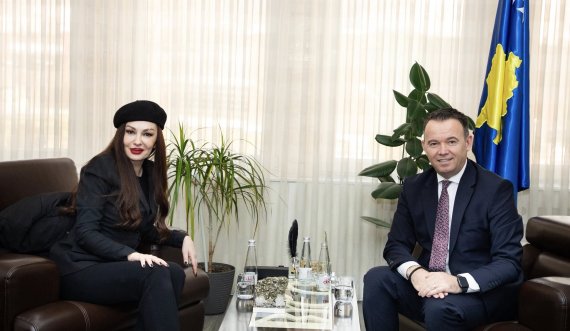 Peci mirëpret në takim Adelina Ismailin: Avangardë e muzikës dhe pjesë e historisë