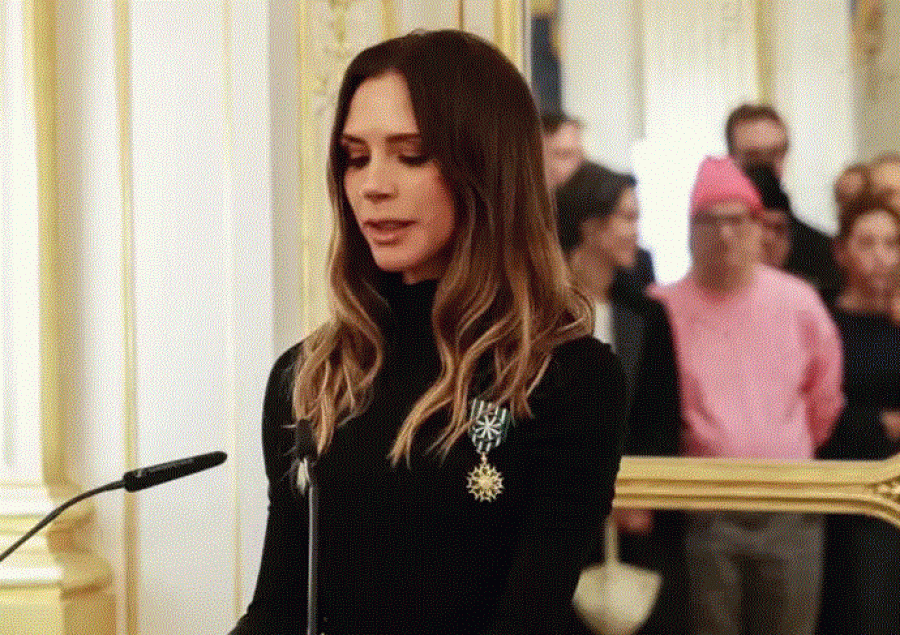 Postimi emocional i Victorias rikthen në vëmendje konfliktin 