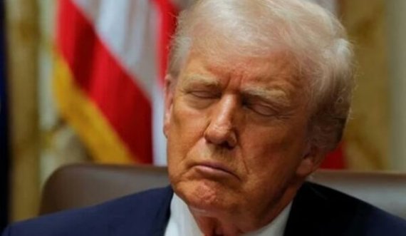 Trump akuzohet se ka fjetur gjatë një takimi
