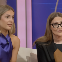 Roderika e befason nënën e saj live në studio: Nuk ka person në botë që dua më shumë se mamin