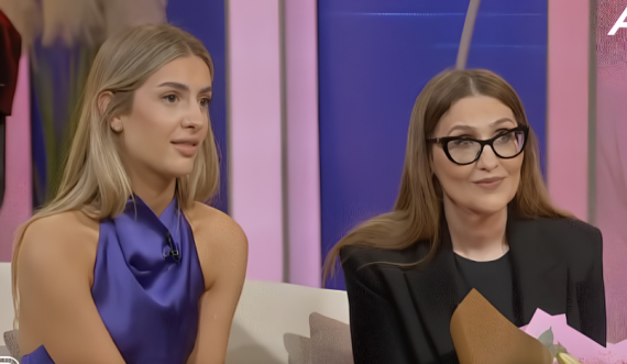 Roderika e befason nënën e saj live në studio: Nuk ka person në botë që dua më shumë se mamin