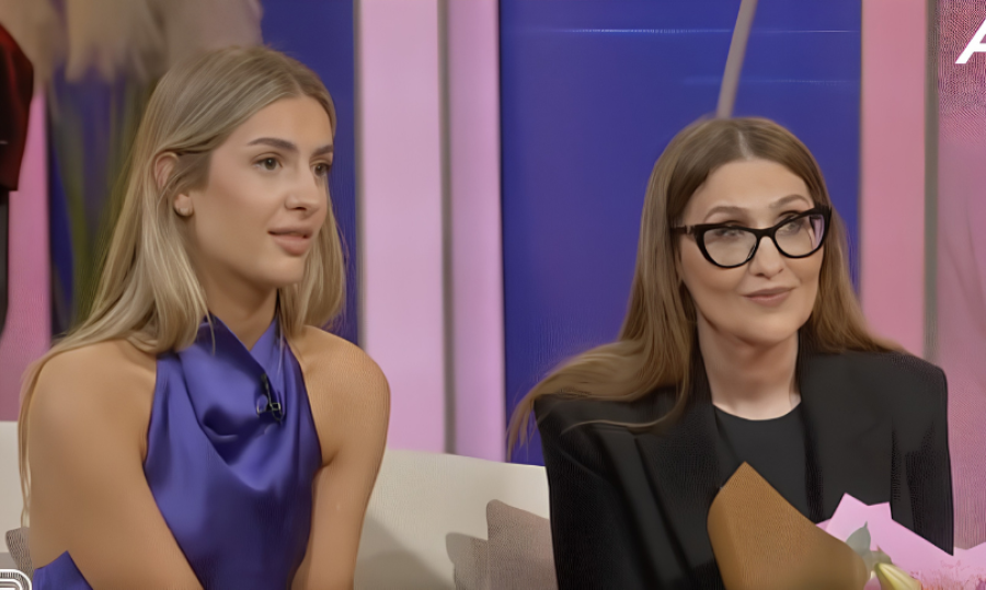 Roderika e befason nënën e saj live në studio: Nuk ka person në botë që dua më shumë se mamin