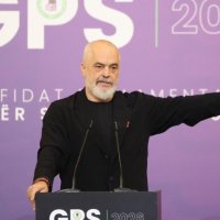 Edi Rama u përgjigjet kërkesave për dorëheqje: As në qiell e as në tokë