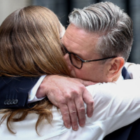 Keir Starmer emocionohet gjatë njoftimit për dorëheqjen