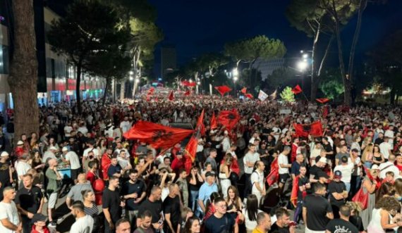 Protesta në Tiranë mbyll marshimin në ditën e 22-të, mijëra qytetarë kërkuan dorëheqjen e Ramës