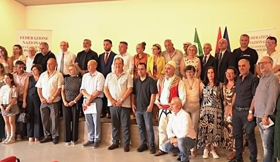 Zoti e bekoftë idealin e bashkimit kombëtar!