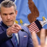 Hegseth: SHBA vendos kupolën e kuqe, të bardhë dhe blu