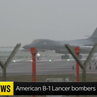 3 bombardues B-1 pozicionohen në një bazë britanike