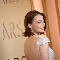 Ky fustani i Emma Stone u qep për 600 orë