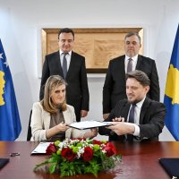Kurti e Tërnava lidhin marrëveshje për rindërtimin e Xhamisë së Ibrit