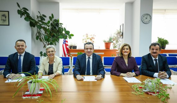 VV e Albin Kurtit nënshkruan koalicionin për zgjedhjet e 7 qershorit 