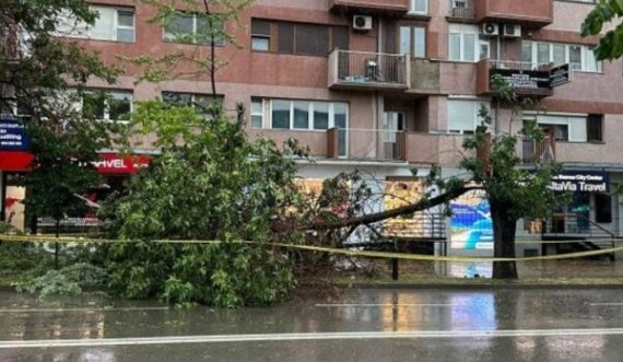 Erërat e forta kanë kapluar Prishtinën dhe gjithë vendin