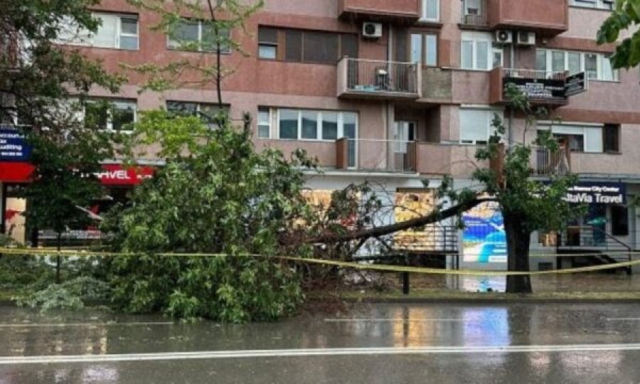 Erërat e forta kanë kapluar Prishtinën dhe gjithë vendin