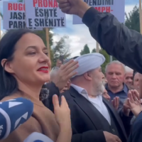 Protestuesit përplasen me Fitore Pacollin 