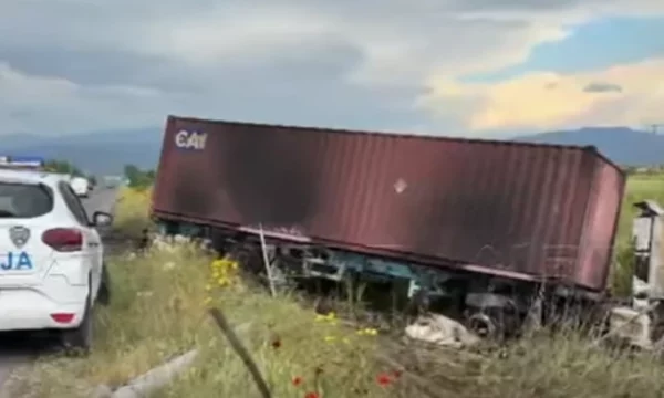 Detaje nga aksidenti fatal mes veturës dhe kamionit me targa të Kosovës