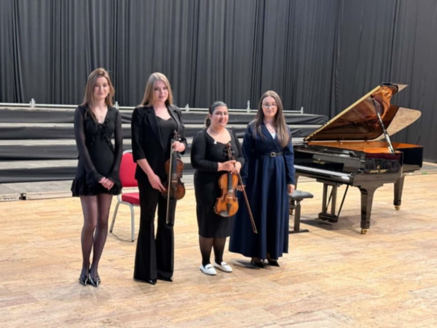 Studentët e fakultetit të muzikës shkëlqyen në manifestimin 'Ura me tre harqe'